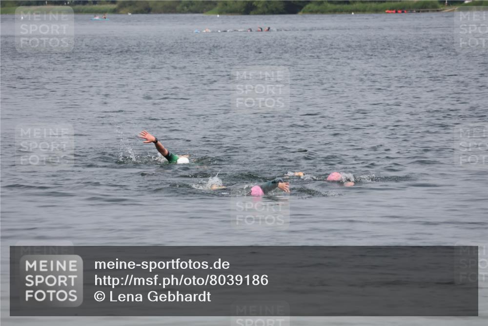 21.06.2025 - 27. Vierlanden-Triathlon Lena Gebhardt http://msf.ph/oto/8039186 15.06.2025 12:31:34 Schwimmen  meine-sportfotos.de