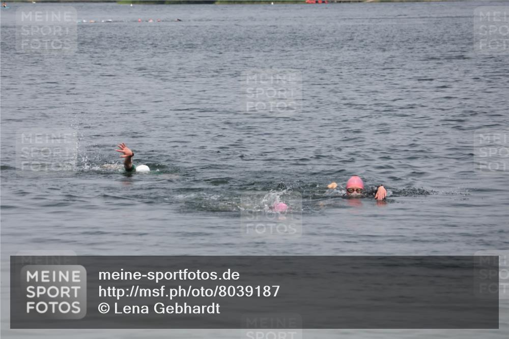 21.06.2025 - 27. Vierlanden-Triathlon Lena Gebhardt http://msf.ph/oto/8039187 15.06.2025 12:31:38 Schwimmen  meine-sportfotos.de