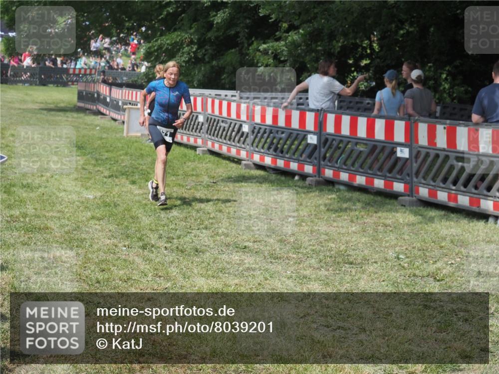 15.06.2025 - 27. Vierlanden-Triathlon KatJ http://msf.ph/oto/8039201 15.06.2025 11:35:24 Schwimmen  meine-sportfotos.de