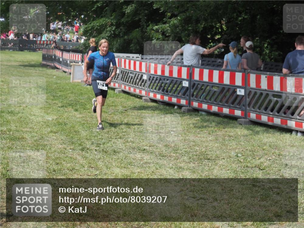 15.06.2025 - 27. Vierlanden-Triathlon KatJ http://msf.ph/oto/8039207 15.06.2025 11:35:24 Schwimmen  meine-sportfotos.de