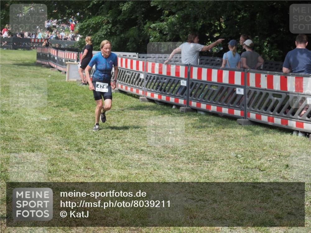15.06.2025 - 27. Vierlanden-Triathlon KatJ http://msf.ph/oto/8039211 15.06.2025 11:35:24 Schwimmen  meine-sportfotos.de