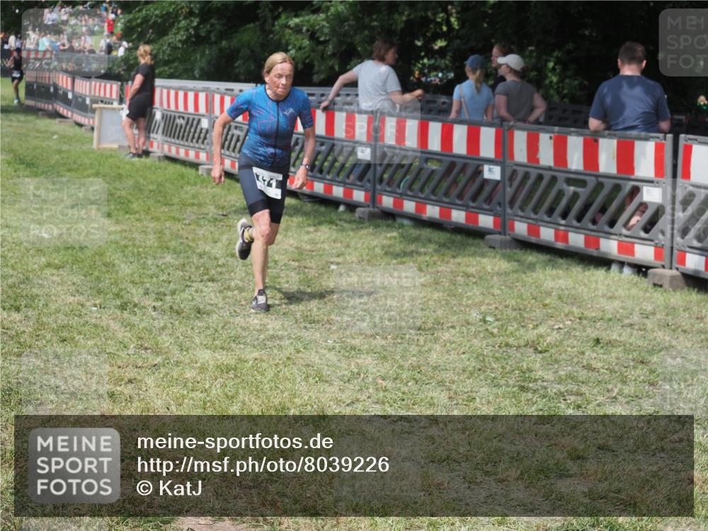 15.06.2025 - 27. Vierlanden-Triathlon KatJ http://msf.ph/oto/8039226 15.06.2025 11:35:25 Schwimmen  meine-sportfotos.de