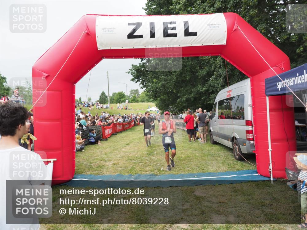 21.06.2025 - 27. Vierlanden-Triathlon MichiJ http://msf.ph/oto/8039228 15.06.2026 13:20:25 Ziel 641, 678, 741, 840 meine-sportfotos.de