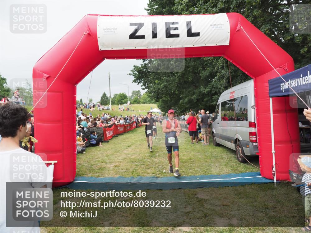 21.06.2025 - 27. Vierlanden-Triathlon MichiJ http://msf.ph/oto/8039232 15.06.2026 13:20:25 Ziel 641, 678, 741, 840 meine-sportfotos.de