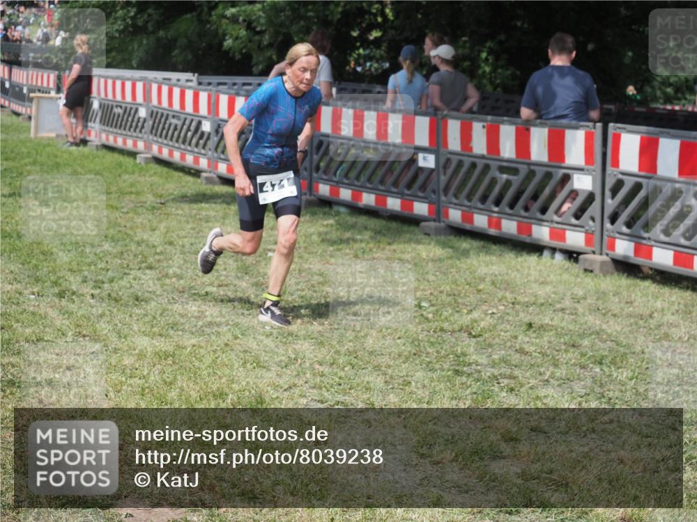 15.06.2025 - 27. Vierlanden-Triathlon KatJ http://msf.ph/oto/8039238 15.06.2025 11:35:25 Schwimmen  meine-sportfotos.de