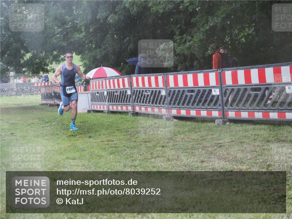 21.06.2025 - 27. Vierlanden-Triathlon KatJ http://msf.ph/oto/8039252 15.06.2025 14:22:48 Ziel 1202, 1317 meine-sportfotos.de