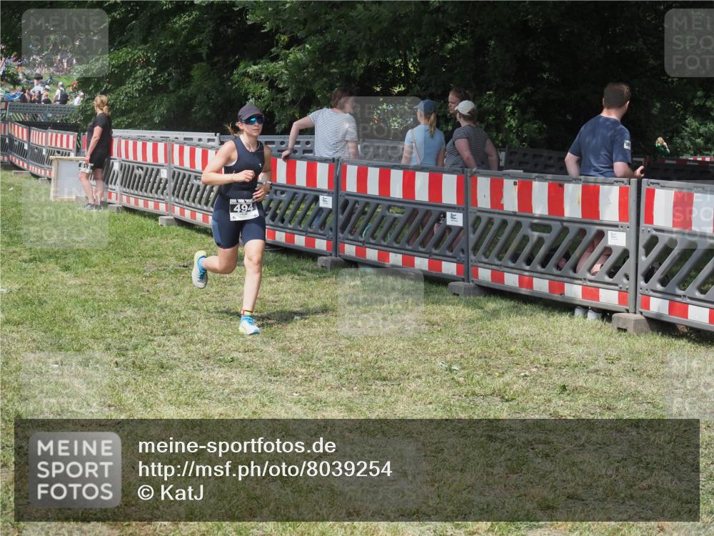 15.06.2025 - 27. Vierlanden-Triathlon KatJ http://msf.ph/oto/8039254 15.06.2025 11:35:34 Schwimmen  meine-sportfotos.de