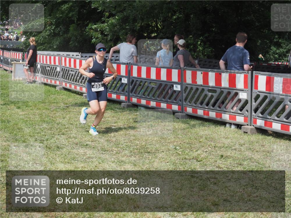 15.06.2025 - 27. Vierlanden-Triathlon KatJ http://msf.ph/oto/8039258 15.06.2025 11:35:34 Schwimmen  meine-sportfotos.de