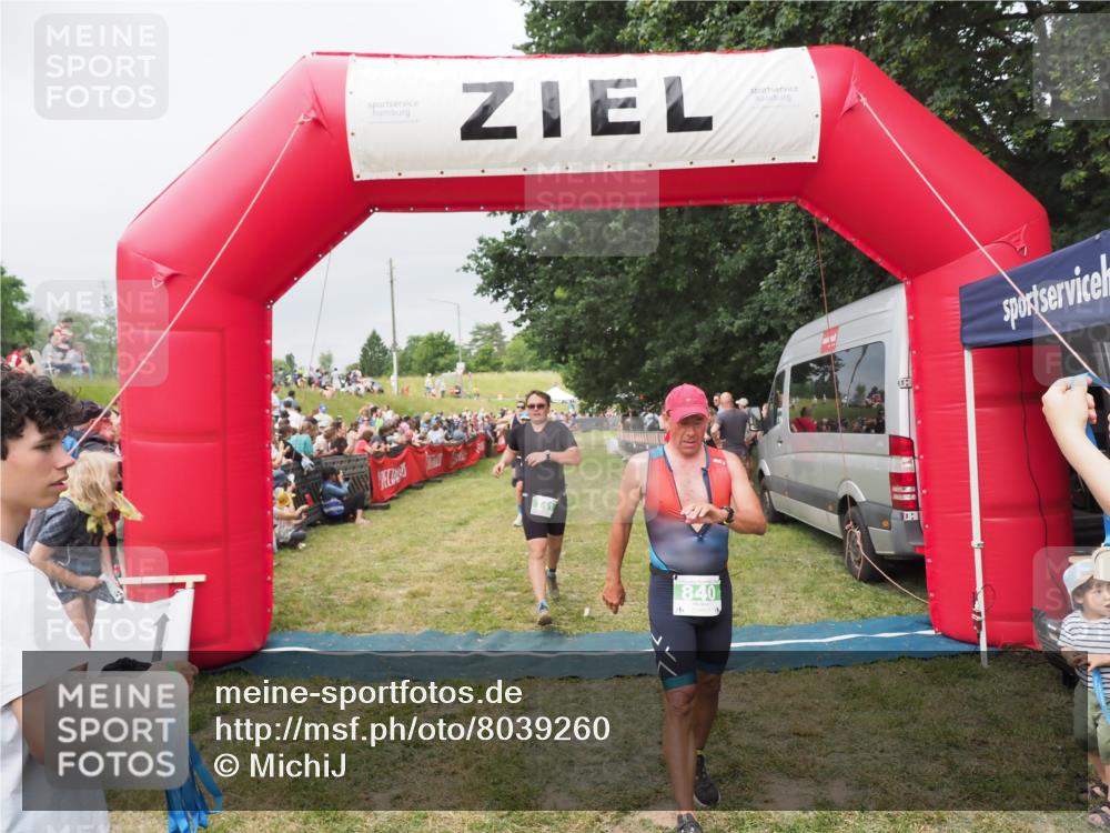 21.06.2025 - 27. Vierlanden-Triathlon MichiJ http://msf.ph/oto/8039260 15.06.2026 13:20:26 Ziel 641, 678, 741, 840 meine-sportfotos.de