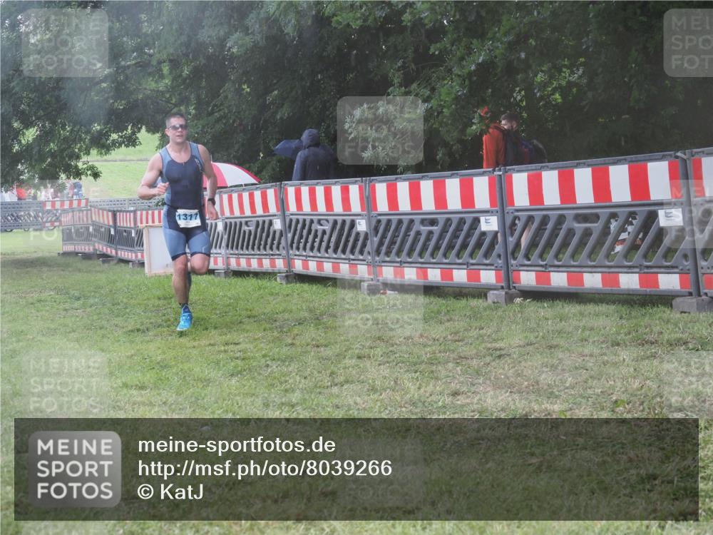 21.06.2025 - 27. Vierlanden-Triathlon KatJ http://msf.ph/oto/8039266 15.06.2025 14:22:48 Ziel 1202, 1317 meine-sportfotos.de
