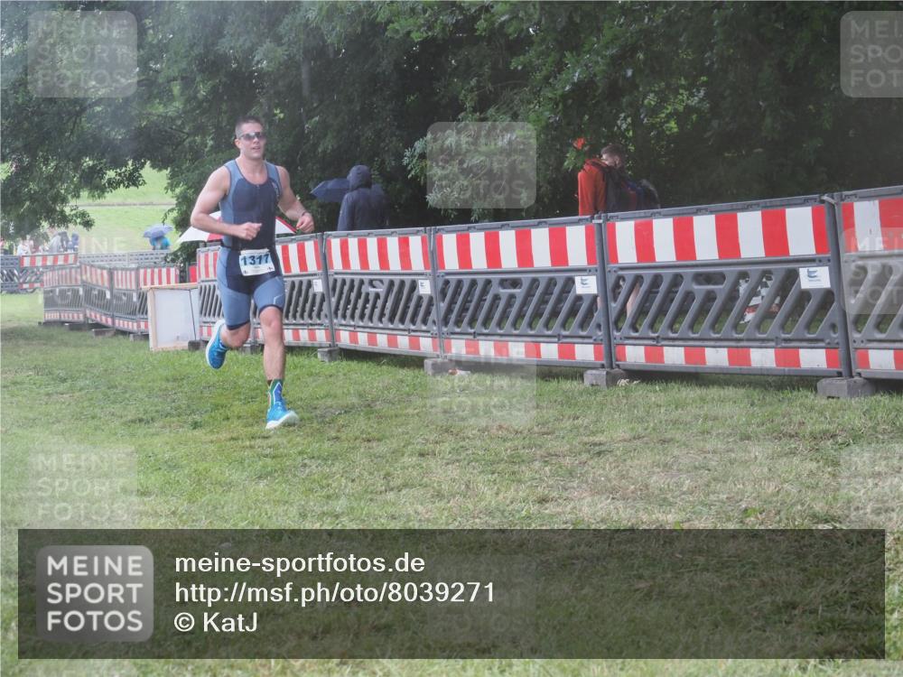 21.06.2025 - 27. Vierlanden-Triathlon KatJ http://msf.ph/oto/8039271 15.06.2025 14:22:48 Ziel 1202, 1317 meine-sportfotos.de