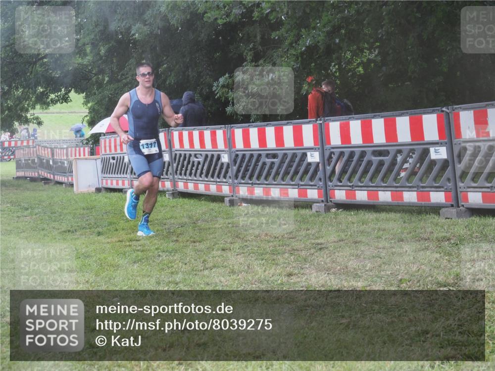21.06.2025 - 27. Vierlanden-Triathlon KatJ http://msf.ph/oto/8039275 15.06.2025 14:22:48 Ziel 1202, 1317 meine-sportfotos.de