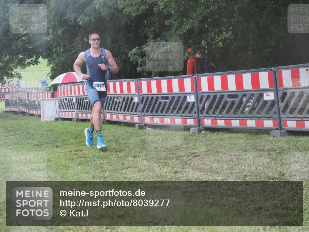 21.06.2025 - 27. Vierlanden-Triathlon KatJ http://msf.ph/oto/8039277 15.06.2025 14:22:48 Ziel 1202, 1317 meine-sportfotos.de