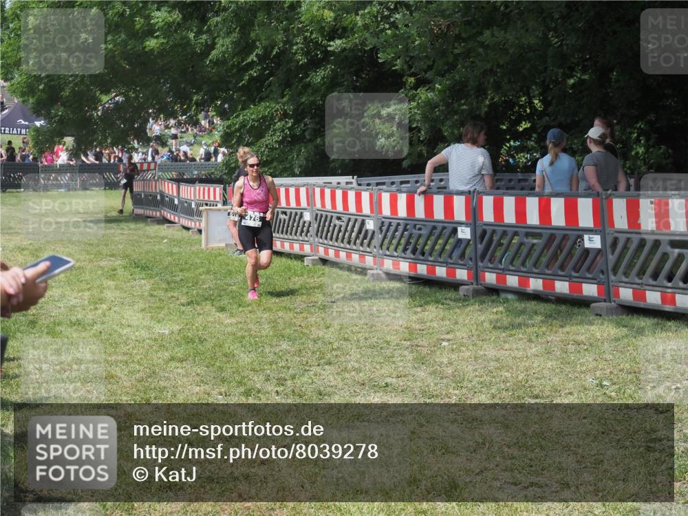 15.06.2025 - 27. Vierlanden-Triathlon KatJ http://msf.ph/oto/8039278 15.06.2025 11:35:40 Schwimmen  meine-sportfotos.de