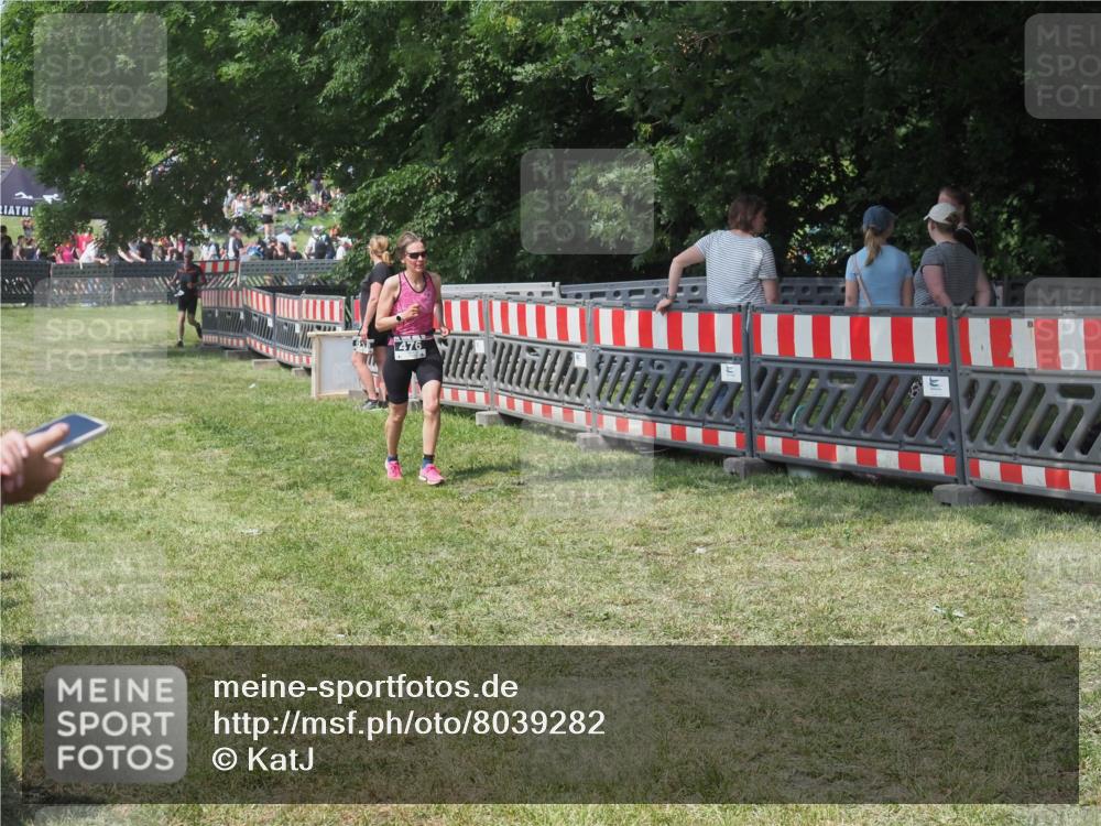 15.06.2025 - 27. Vierlanden-Triathlon KatJ http://msf.ph/oto/8039282 15.06.2025 11:35:40 Schwimmen  meine-sportfotos.de
