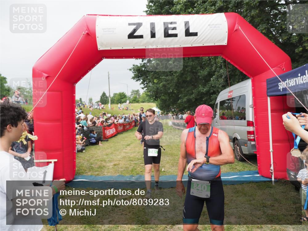 21.06.2025 - 27. Vierlanden-Triathlon MichiJ http://msf.ph/oto/8039283 15.06.2026 13:20:27 Ziel 641, 678, 741, 840 meine-sportfotos.de