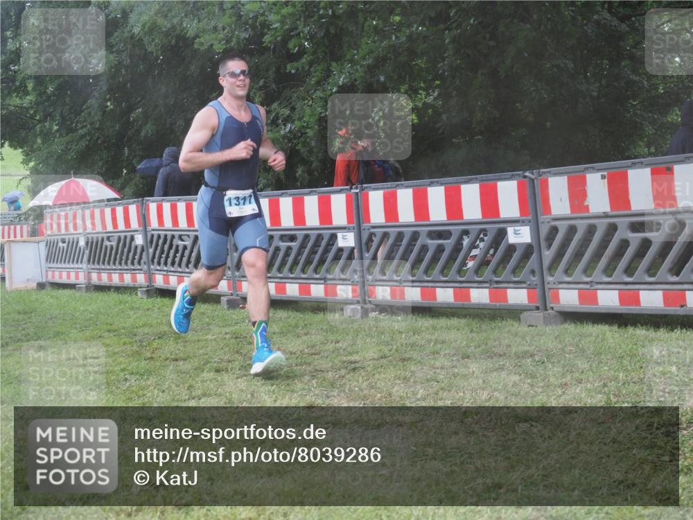 21.06.2025 - 27. Vierlanden-Triathlon KatJ http://msf.ph/oto/8039286 15.06.2025 14:22:49 Ziel 1202, 1317 meine-sportfotos.de