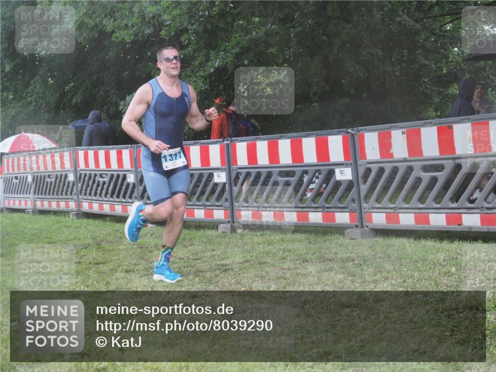 21.06.2025 - 27. Vierlanden-Triathlon KatJ http://msf.ph/oto/8039290 15.06.2025 14:22:49 Ziel 1202, 1317 meine-sportfotos.de