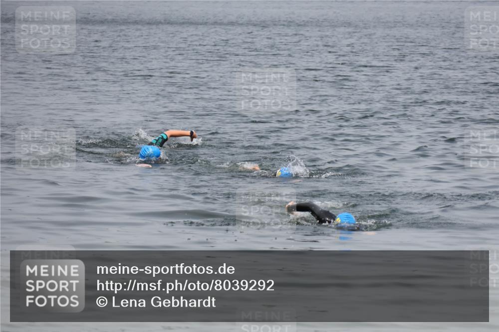 21.06.2025 - 27. Vierlanden-Triathlon Lena Gebhardt http://msf.ph/oto/8039292 15.06.2025 12:34:14 Schwimmen  meine-sportfotos.de