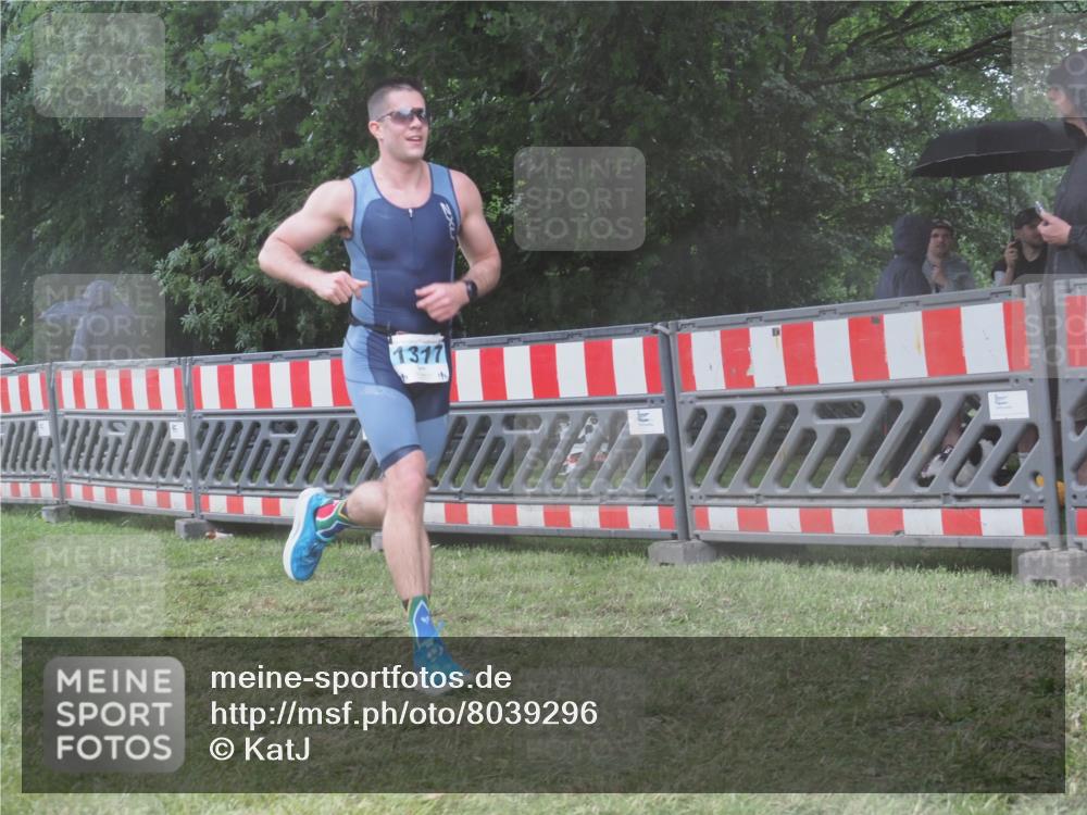 21.06.2025 - 27. Vierlanden-Triathlon KatJ http://msf.ph/oto/8039296 15.06.2025 14:22:49 Ziel 1202, 1317 meine-sportfotos.de