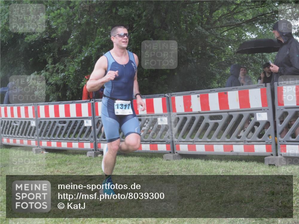 21.06.2025 - 27. Vierlanden-Triathlon KatJ http://msf.ph/oto/8039300 15.06.2025 14:22:49 Ziel 1202, 1317 meine-sportfotos.de