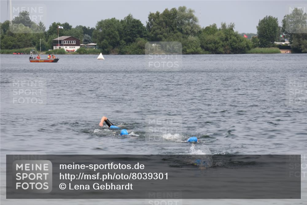 21.06.2025 - 27. Vierlanden-Triathlon Lena Gebhardt http://msf.ph/oto/8039301 15.06.2025 12:34:16 Schwimmen  meine-sportfotos.de
