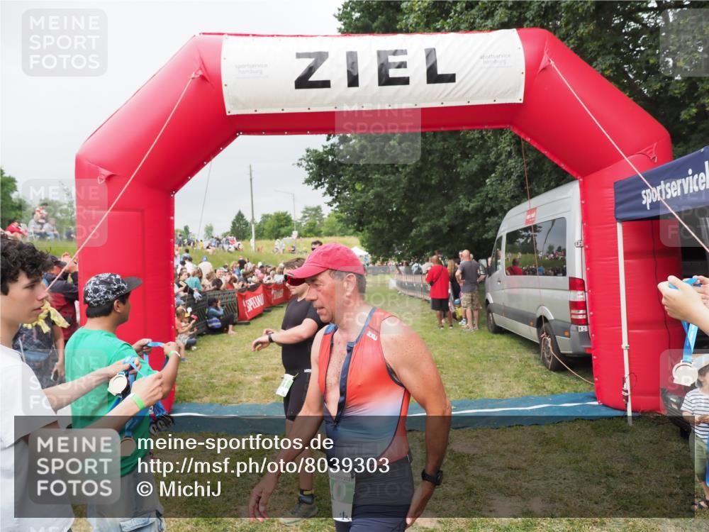 21.06.2025 - 27. Vierlanden-Triathlon MichiJ http://msf.ph/oto/8039303 15.06.2026 13:20:28 Ziel 641, 678, 741, 840 meine-sportfotos.de