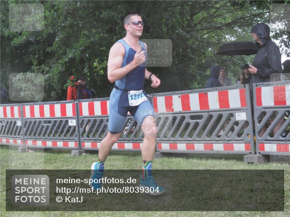 21.06.2025 - 27. Vierlanden-Triathlon KatJ http://msf.ph/oto/8039304 15.06.2025 14:22:49 Ziel 1202, 1317 meine-sportfotos.de
