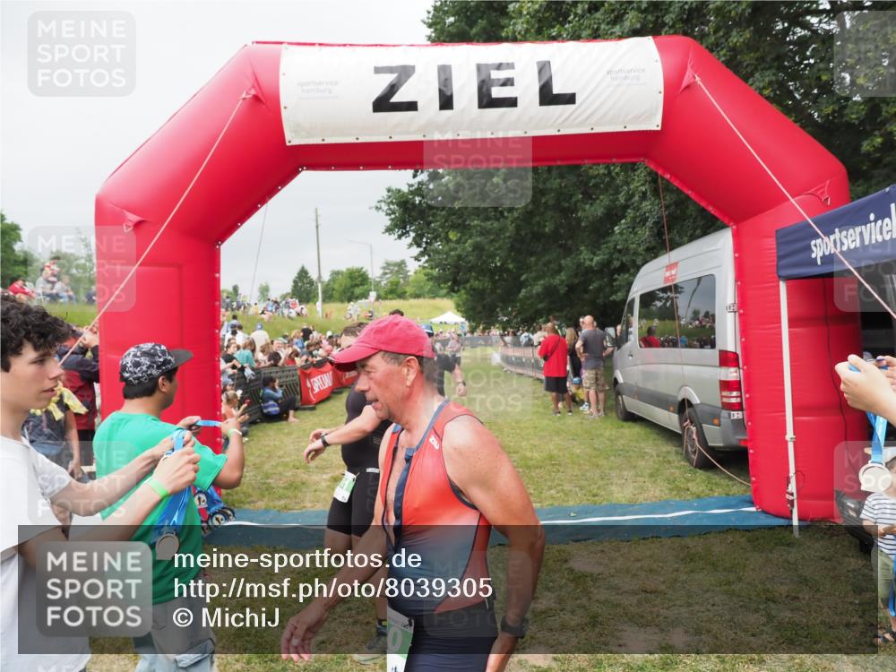 21.06.2025 - 27. Vierlanden-Triathlon MichiJ http://msf.ph/oto/8039305 15.06.2026 13:20:28 Ziel 641, 678, 741, 840 meine-sportfotos.de