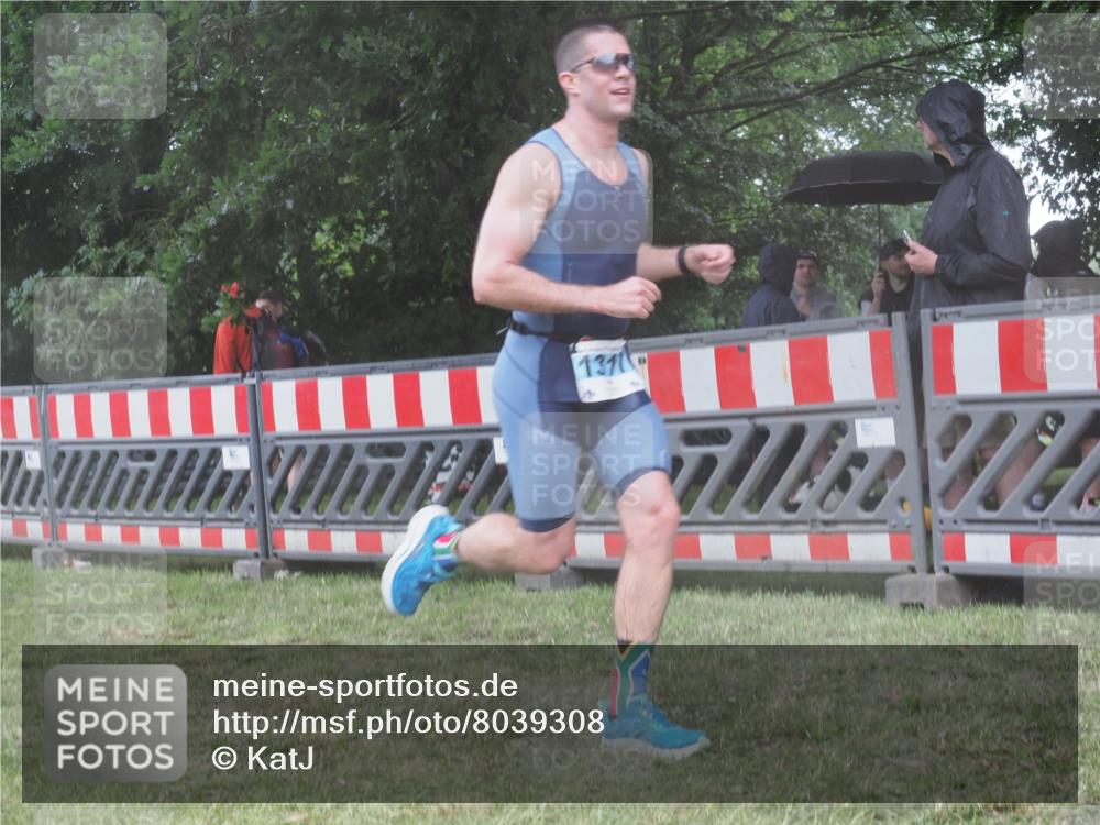 21.06.2025 - 27. Vierlanden-Triathlon KatJ http://msf.ph/oto/8039308 15.06.2025 14:22:50 Ziel 1202, 1317 meine-sportfotos.de