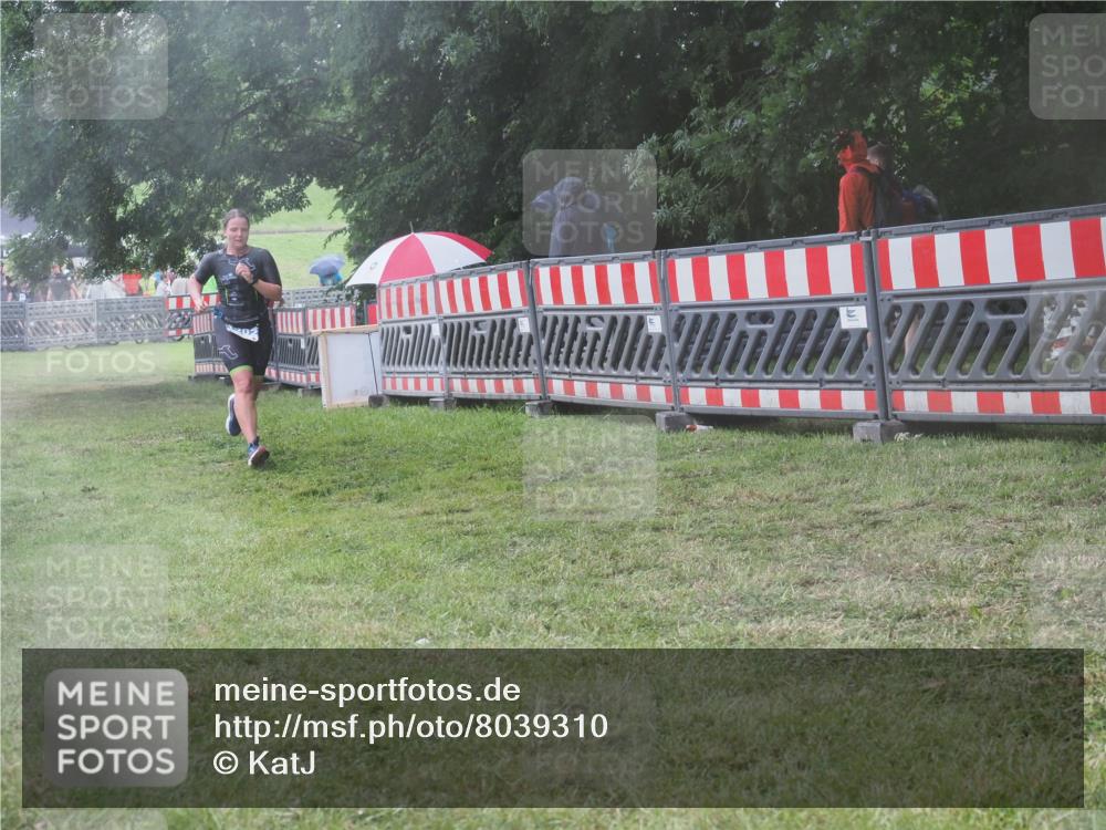 21.06.2025 - 27. Vierlanden-Triathlon KatJ http://msf.ph/oto/8039310 15.06.2025 14:22:56 Ziel 1202, 1270 meine-sportfotos.de