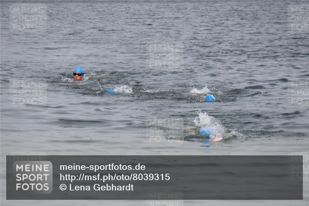 21.06.2025 - 27. Vierlanden-Triathlon Lena Gebhardt http://msf.ph/oto/8039315 15.06.2025 12:34:17 Schwimmen  meine-sportfotos.de
