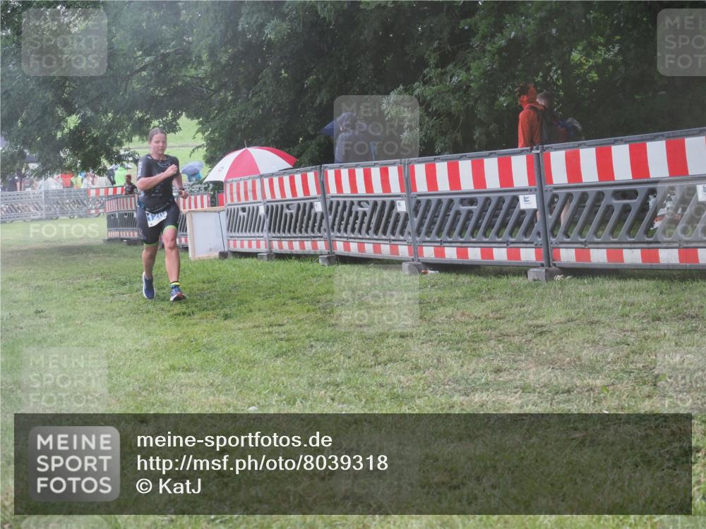 21.06.2025 - 27. Vierlanden-Triathlon KatJ http://msf.ph/oto/8039318 15.06.2025 14:22:56 Ziel 1202, 1270 meine-sportfotos.de