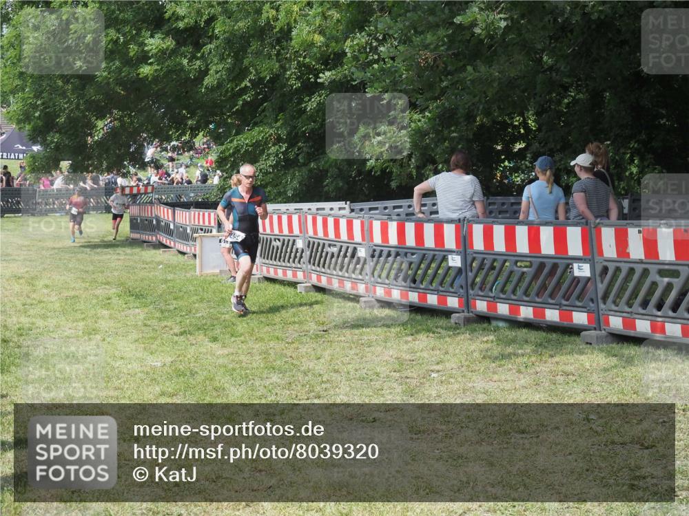 15.06.2025 - 27. Vierlanden-Triathlon KatJ http://msf.ph/oto/8039320 15.06.2025 11:35:48 Schwimmen  meine-sportfotos.de