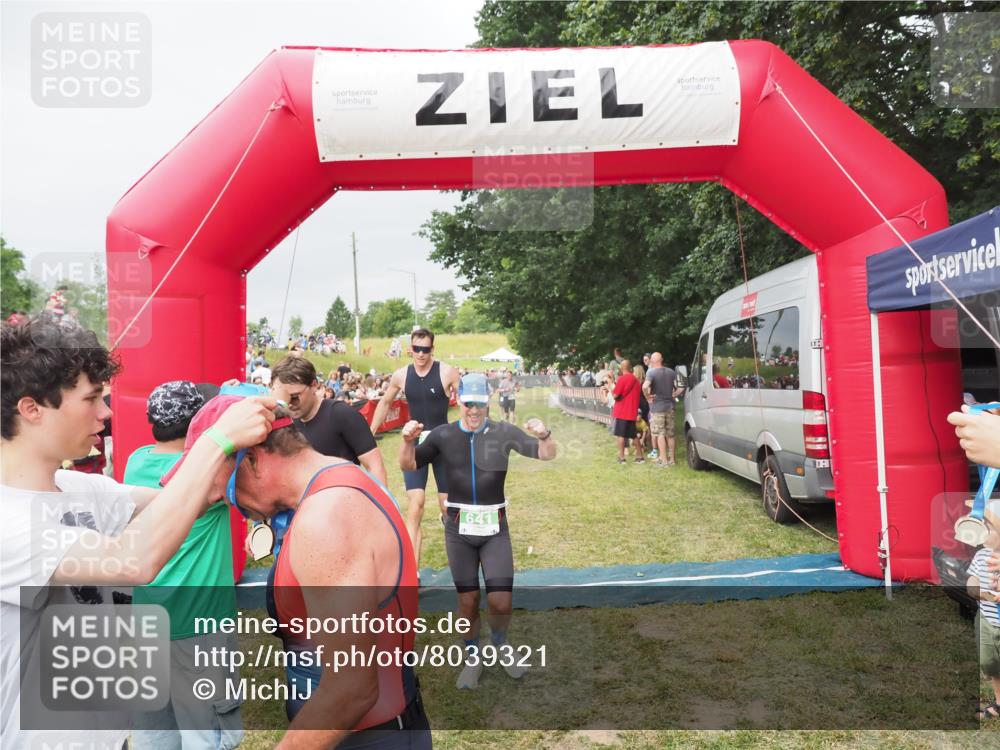 21.06.2025 - 27. Vierlanden-Triathlon MichiJ http://msf.ph/oto/8039321 15.06.2026 13:20:28 Ziel 641, 678, 741, 840 meine-sportfotos.de