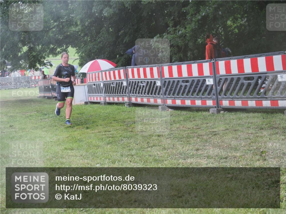 21.06.2025 - 27. Vierlanden-Triathlon KatJ http://msf.ph/oto/8039323 15.06.2025 14:22:56 Ziel 1202, 1270 meine-sportfotos.de