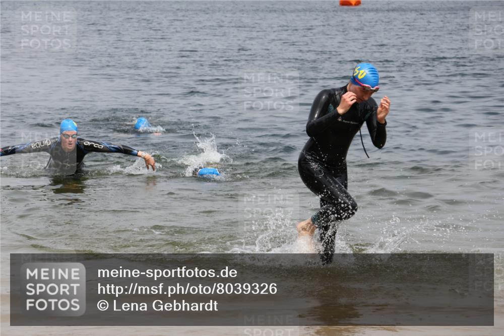 21.06.2025 - 27. Vierlanden-Triathlon Lena Gebhardt http://msf.ph/oto/8039326 15.06.2025 12:34:27 Schwimmen 1085, 1086, 1087 meine-sportfotos.de