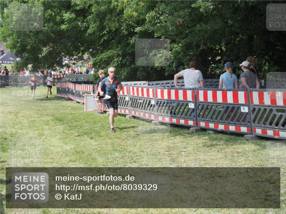15.06.2025 - 27. Vierlanden-Triathlon KatJ http://msf.ph/oto/8039329 15.06.2025 11:35:48 Schwimmen  meine-sportfotos.de