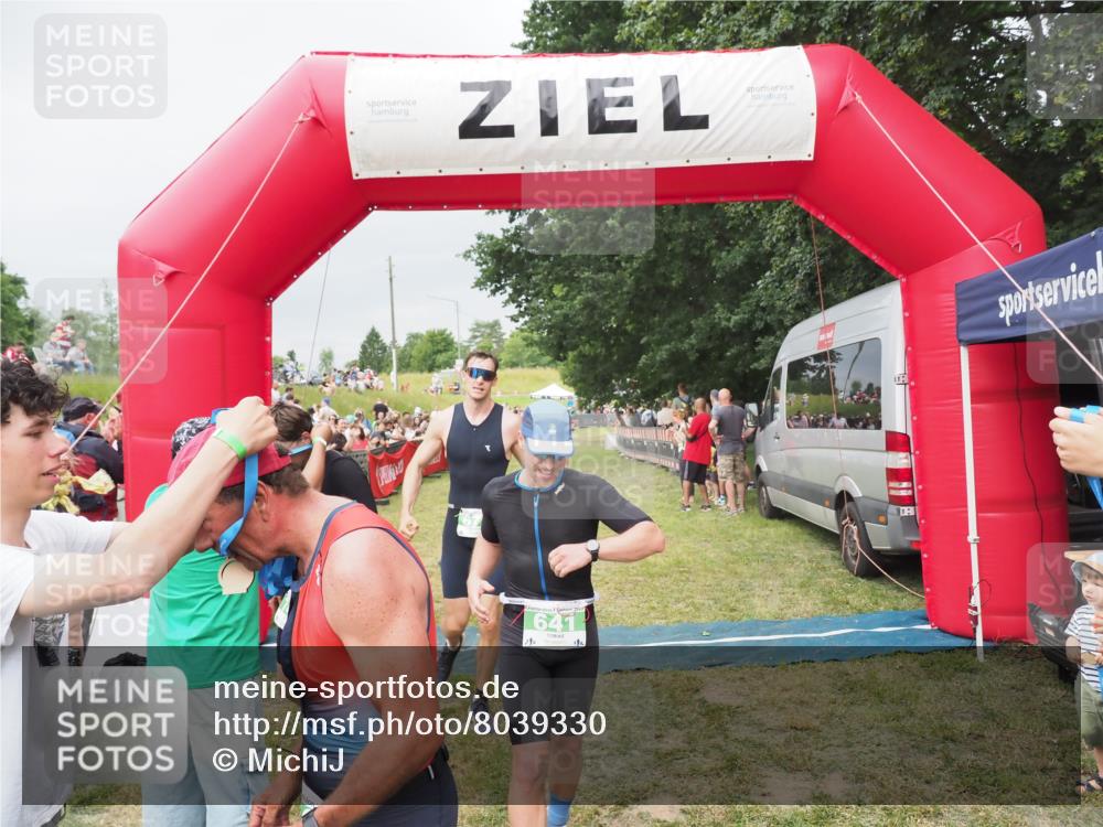21.06.2025 - 27. Vierlanden-Triathlon MichiJ http://msf.ph/oto/8039330 15.06.2026 13:20:29 Ziel 641, 678, 709, 741, 840 meine-sportfotos.de