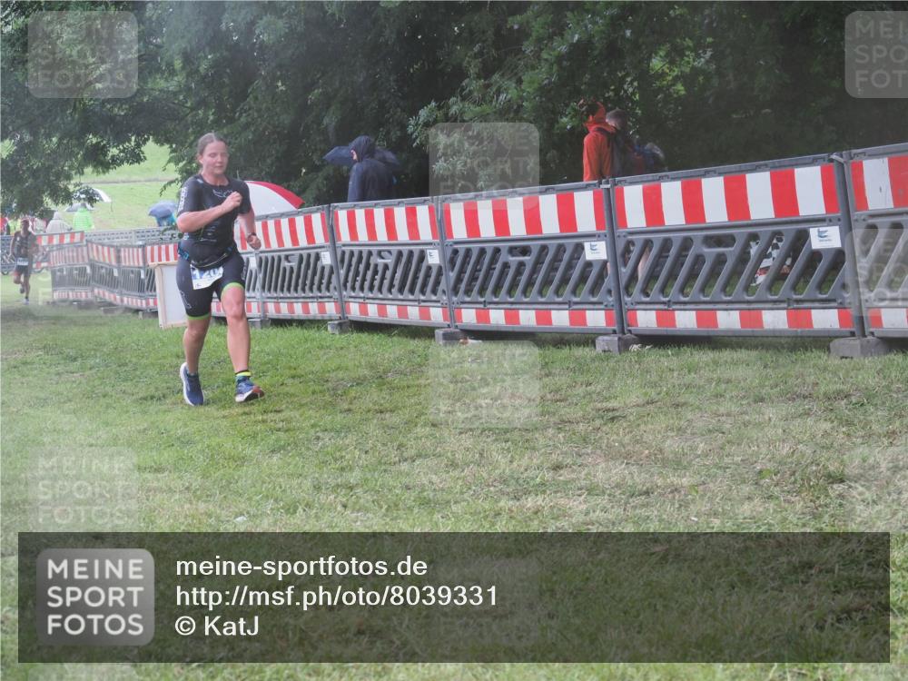 21.06.2025 - 27. Vierlanden-Triathlon KatJ http://msf.ph/oto/8039331 15.06.2025 14:22:57 Ziel 1202, 1270 meine-sportfotos.de