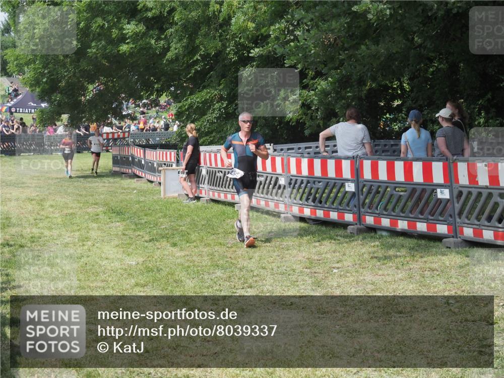 15.06.2025 - 27. Vierlanden-Triathlon KatJ http://msf.ph/oto/8039337 15.06.2025 11:35:49 Schwimmen  meine-sportfotos.de