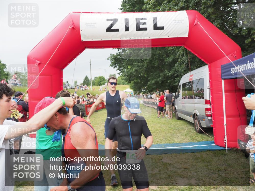 21.06.2025 - 27. Vierlanden-Triathlon MichiJ http://msf.ph/oto/8039338 15.06.2026 13:20:29 Ziel 641, 678, 709, 741, 840 meine-sportfotos.de