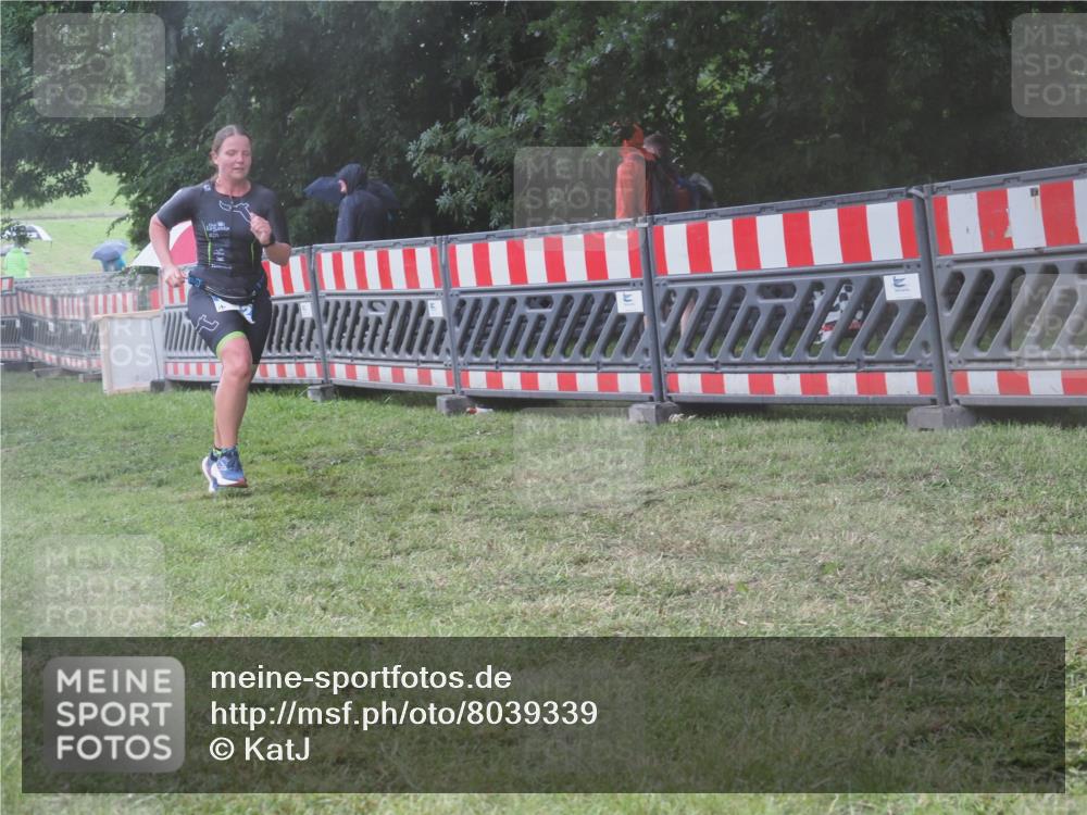 21.06.2025 - 27. Vierlanden-Triathlon KatJ http://msf.ph/oto/8039339 15.06.2025 14:22:57 Ziel 1202, 1270 meine-sportfotos.de