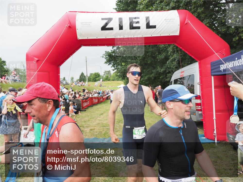 21.06.2025 - 27. Vierlanden-Triathlon MichiJ http://msf.ph/oto/8039346 15.06.2026 13:20:30 Ziel 641, 678, 688, 709, 741, 840 meine-sportfotos.de