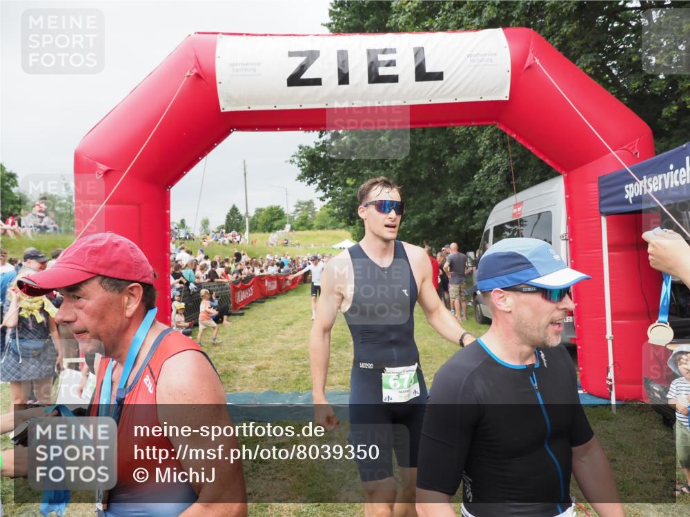 21.06.2025 - 27. Vierlanden-Triathlon MichiJ http://msf.ph/oto/8039350 15.06.2026 13:20:30 Ziel 641, 678, 688, 709, 741, 840 meine-sportfotos.de