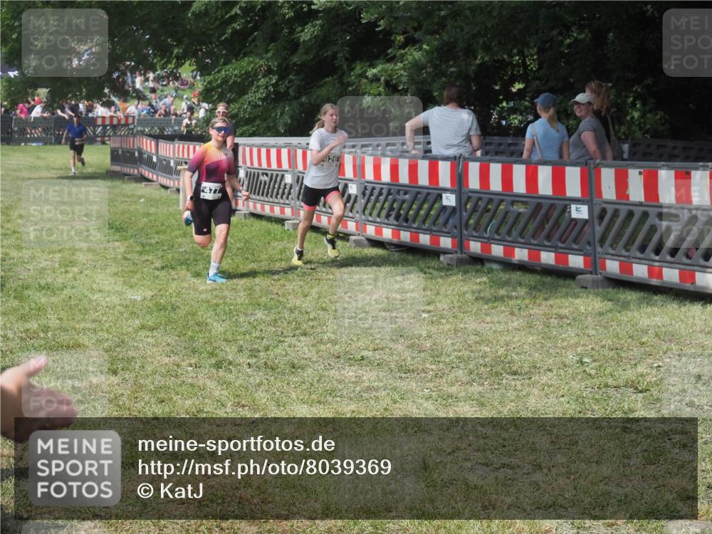 15.06.2025 - 27. Vierlanden-Triathlon KatJ http://msf.ph/oto/8039369 15.06.2025 11:35:53 Schwimmen  meine-sportfotos.de