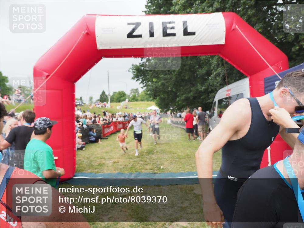 21.06.2025 - 27. Vierlanden-Triathlon MichiJ http://msf.ph/oto/8039370 15.06.2026 13:20:32 Ziel 641, 678, 688, 694, 709, 741, 840 meine-sportfotos.de