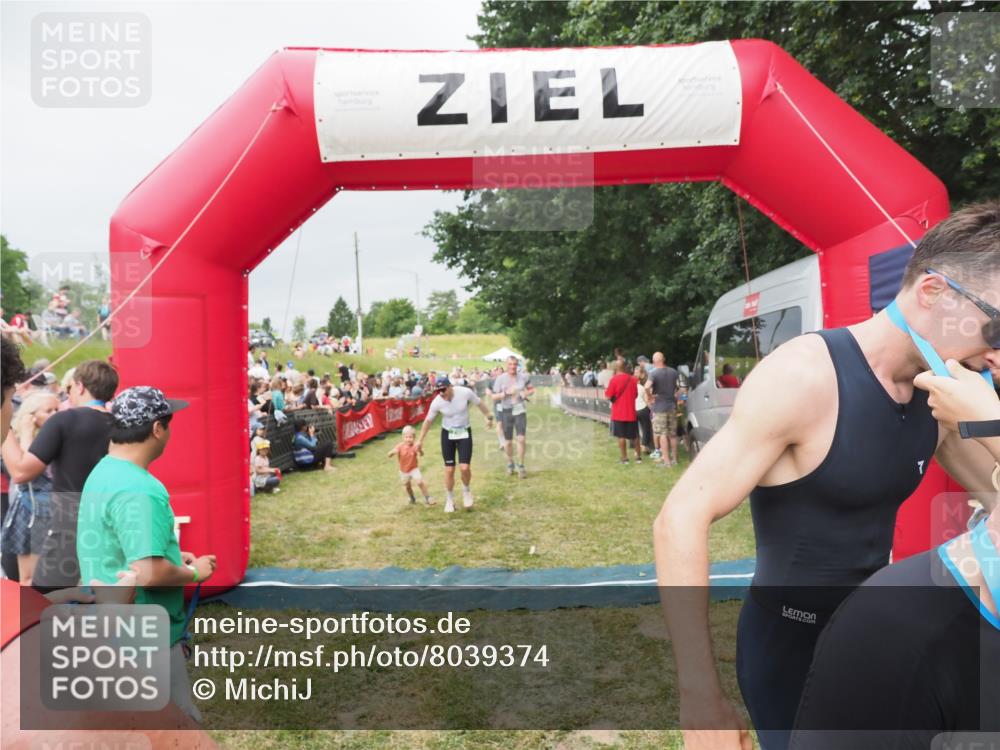 21.06.2025 - 27. Vierlanden-Triathlon MichiJ http://msf.ph/oto/8039374 15.06.2026 13:20:32 Ziel 641, 678, 688, 694, 709, 741, 840 meine-sportfotos.de