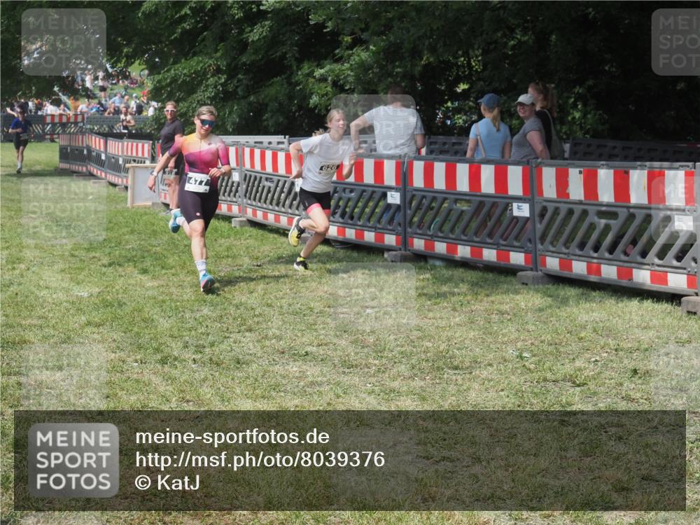 15.06.2025 - 27. Vierlanden-Triathlon KatJ http://msf.ph/oto/8039376 15.06.2025 11:35:54 Schwimmen  meine-sportfotos.de