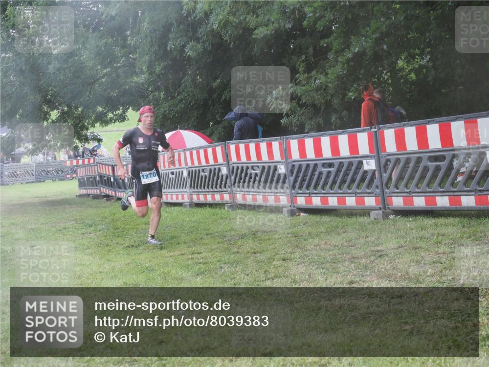 21.06.2025 - 27. Vierlanden-Triathlon KatJ http://msf.ph/oto/8039383 15.06.2025 14:23:03 Ziel 1270, 1275 meine-sportfotos.de